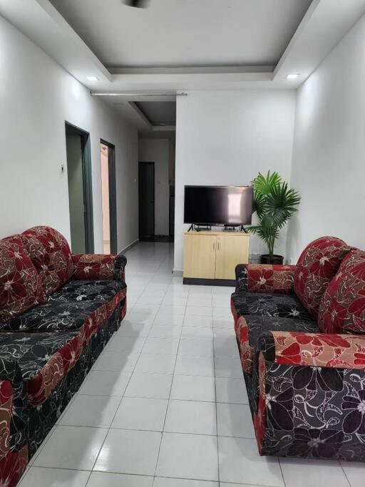 Villa D'Haja 61 Klia Sepang With 3 Airconds & Wifi Banting  Esterno foto