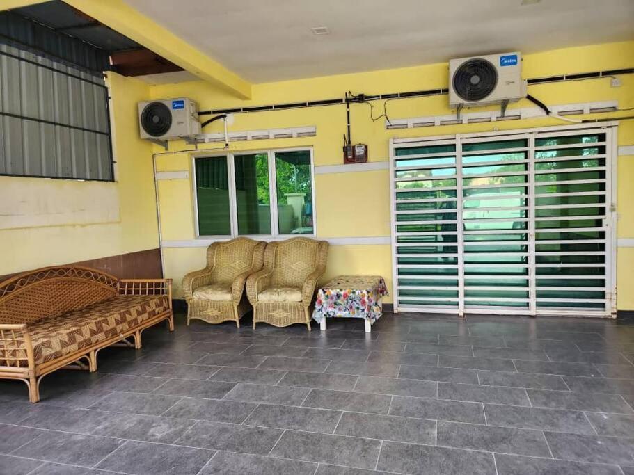 Villa D'Haja 61 Klia Sepang With 3 Airconds & Wifi Banting  Esterno foto